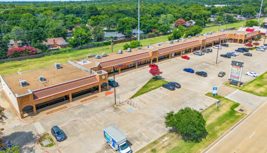 Exceptional Commercial Property in Pantego